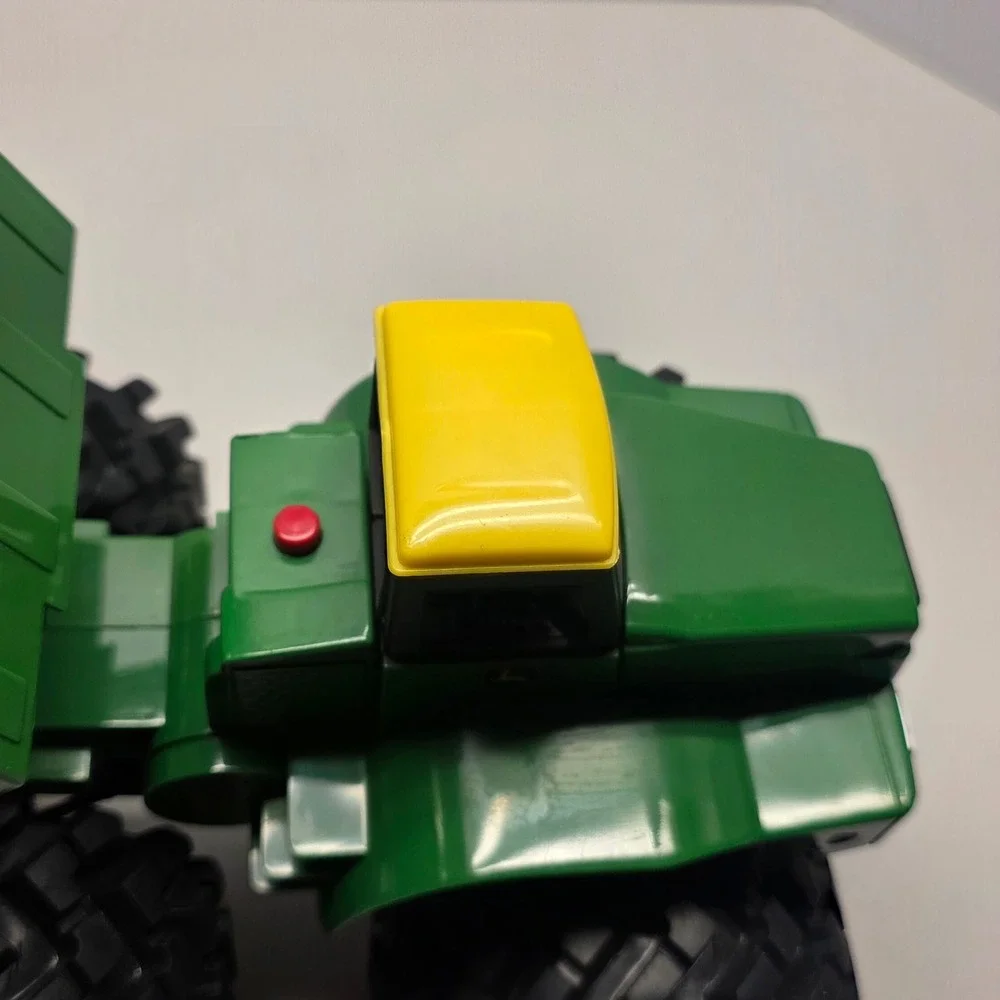 John Deere ERTL Monster Treads Dump Truck Toy Green Yellow Large Tires